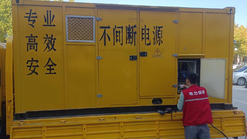 博爱柴油发电机组和UPS电源配合使用时，如何避免切换过程中的电力中断？